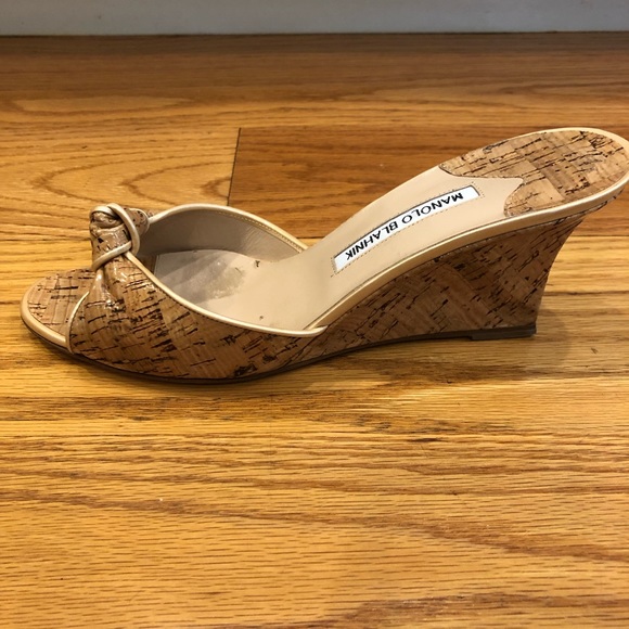Manolo Blahnik patent cork wedge - Picture 5 of 7